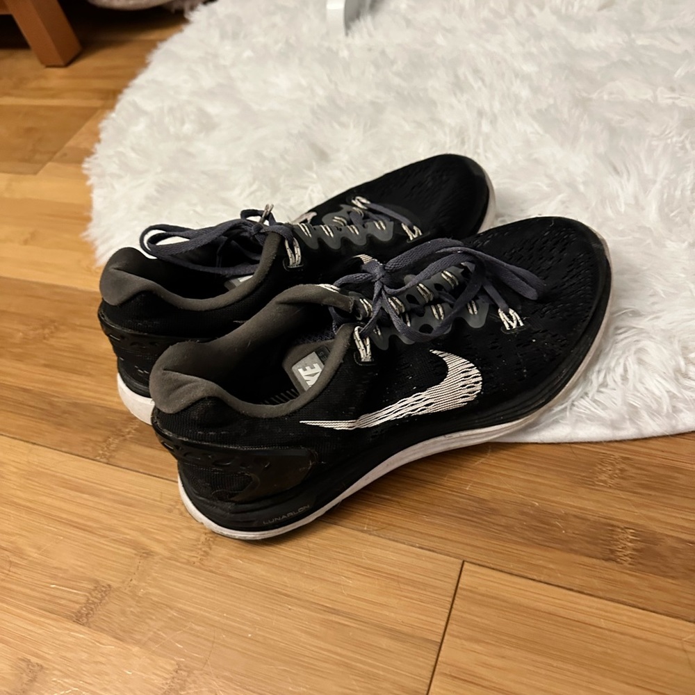 Nike - Picture 3 of 3